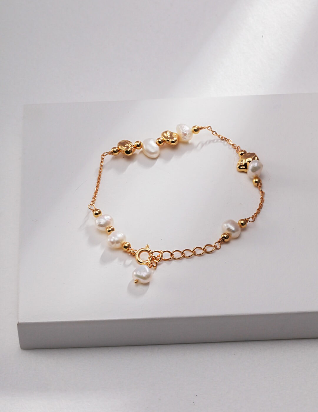Alberta Baroque Pearl and Irregular Gold Ball Bracelet