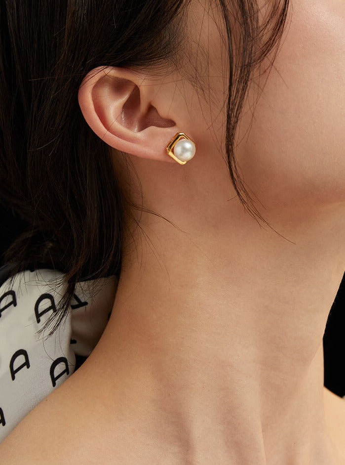 Lilyvot Jewelry Astrid Classic Freshwater Pearl Stud Earrings_3