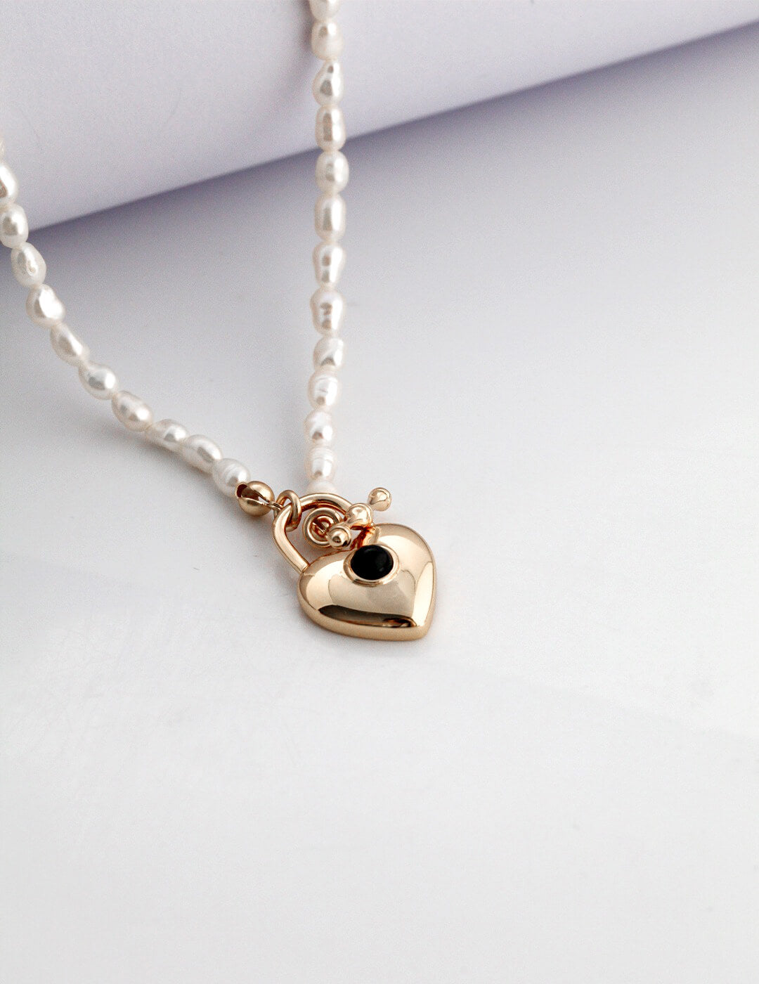 Lilyvot Jewelry Doris Heart Padlock Pendant Pearl Necklace_0