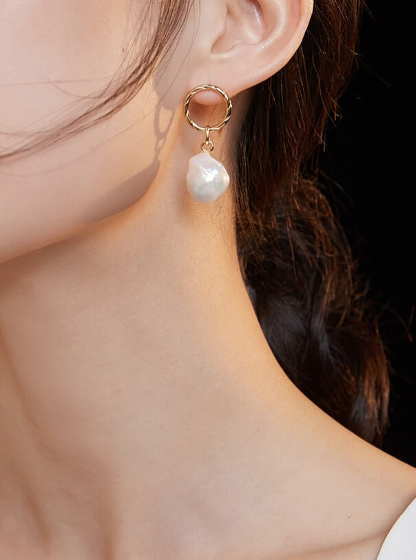 Lilyvot Jewelry Edith Pearl Hoop Earrings_2