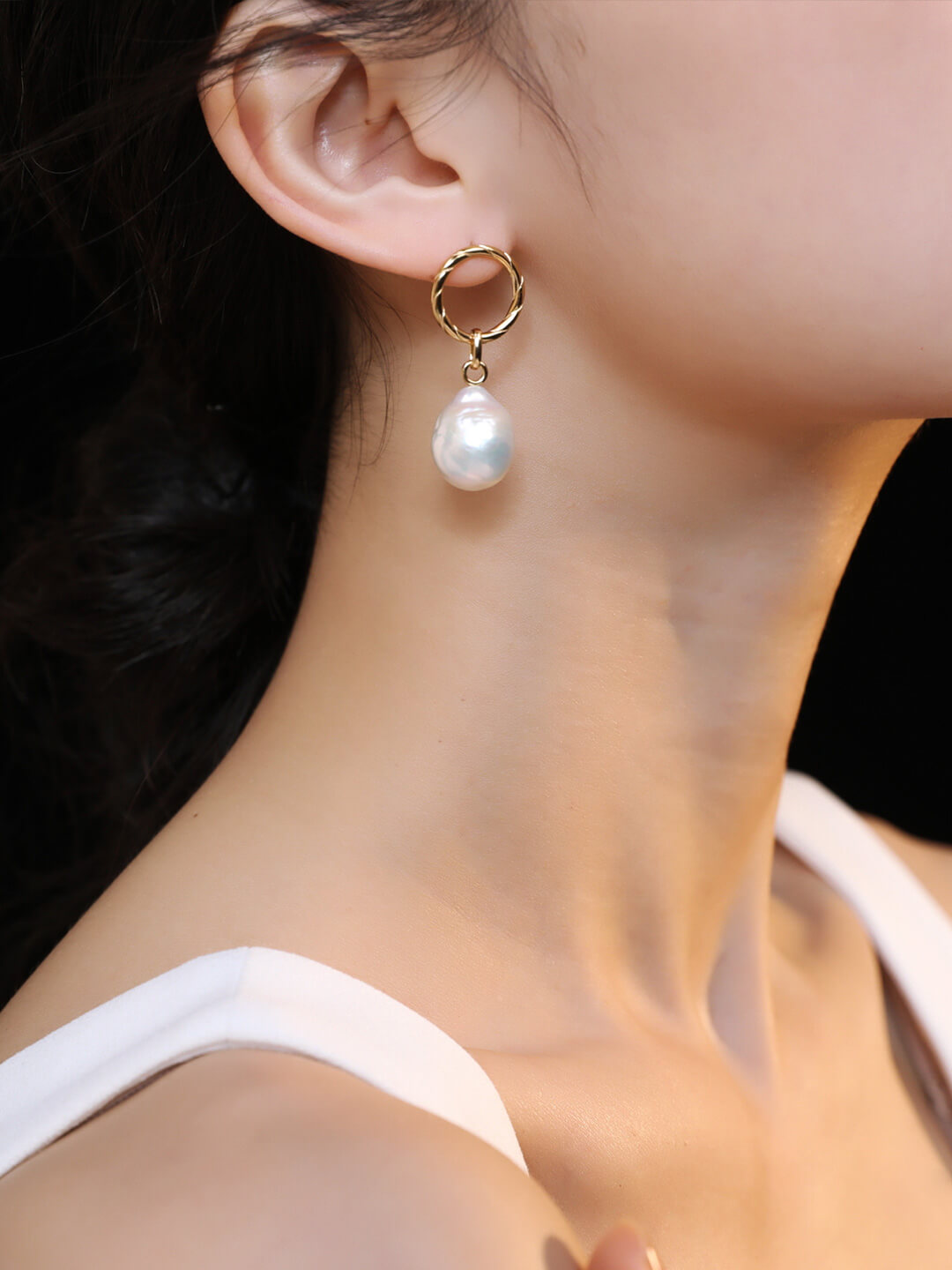 Lilyvot Jewelry Edith Pearl Hoop Earrings_3