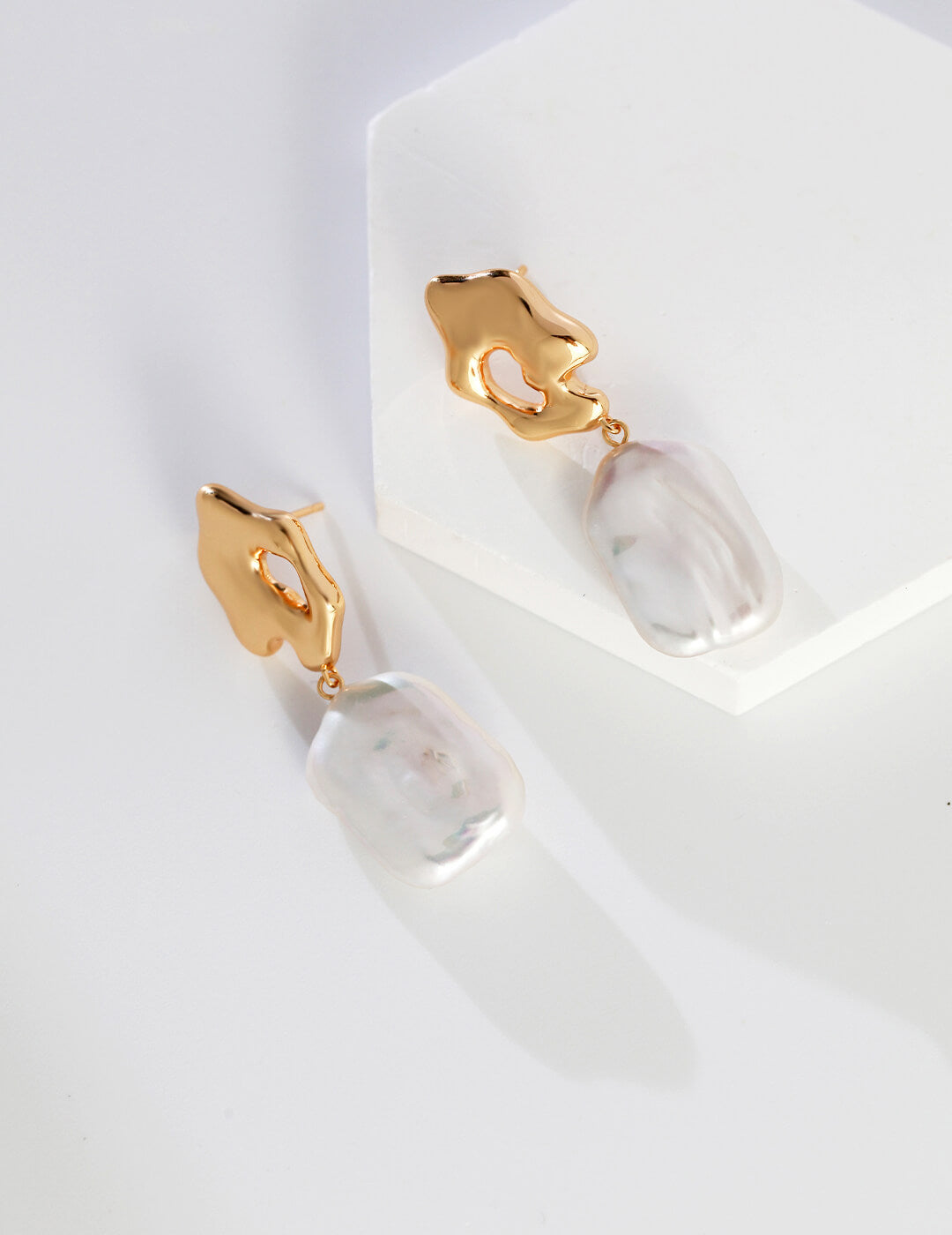 Lilyvot Jewelry Gail Irregular Pearl Rectangle Earrings_1