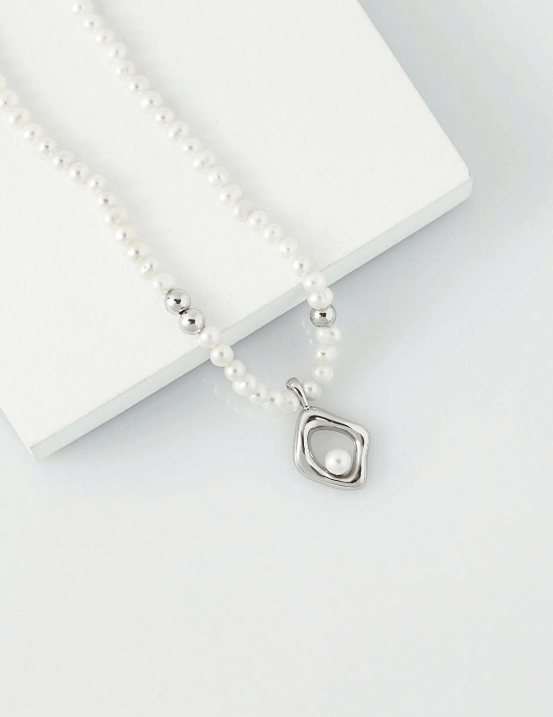 Lilyvot Jewelry Jane Minimalist Geometric Irregular Pendant Pearl Necklace_3