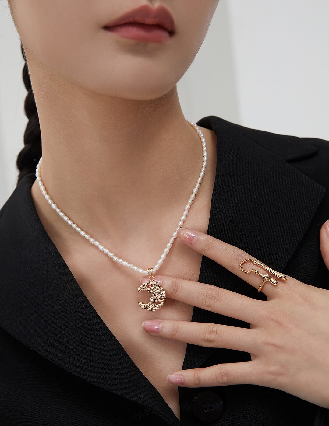 Lilyvot Jewelry Luna Dainty Crescent Moon Necklace_3