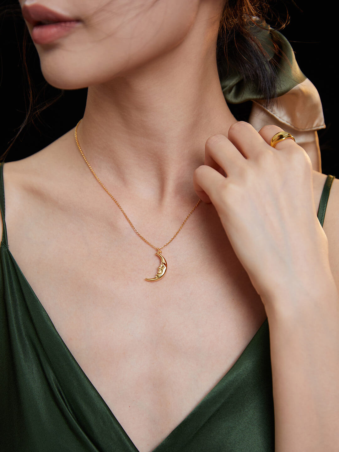 Lilyvot Jewelry Neoma Delicate Crescent Moon Pendant Necklace_1