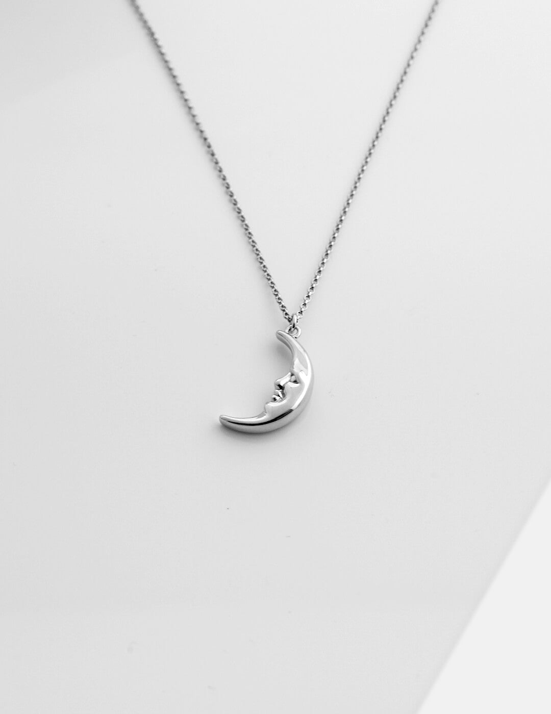 Lilyvot Jewelry Neoma Delicate Crescent Moon Pendant Necklace_4