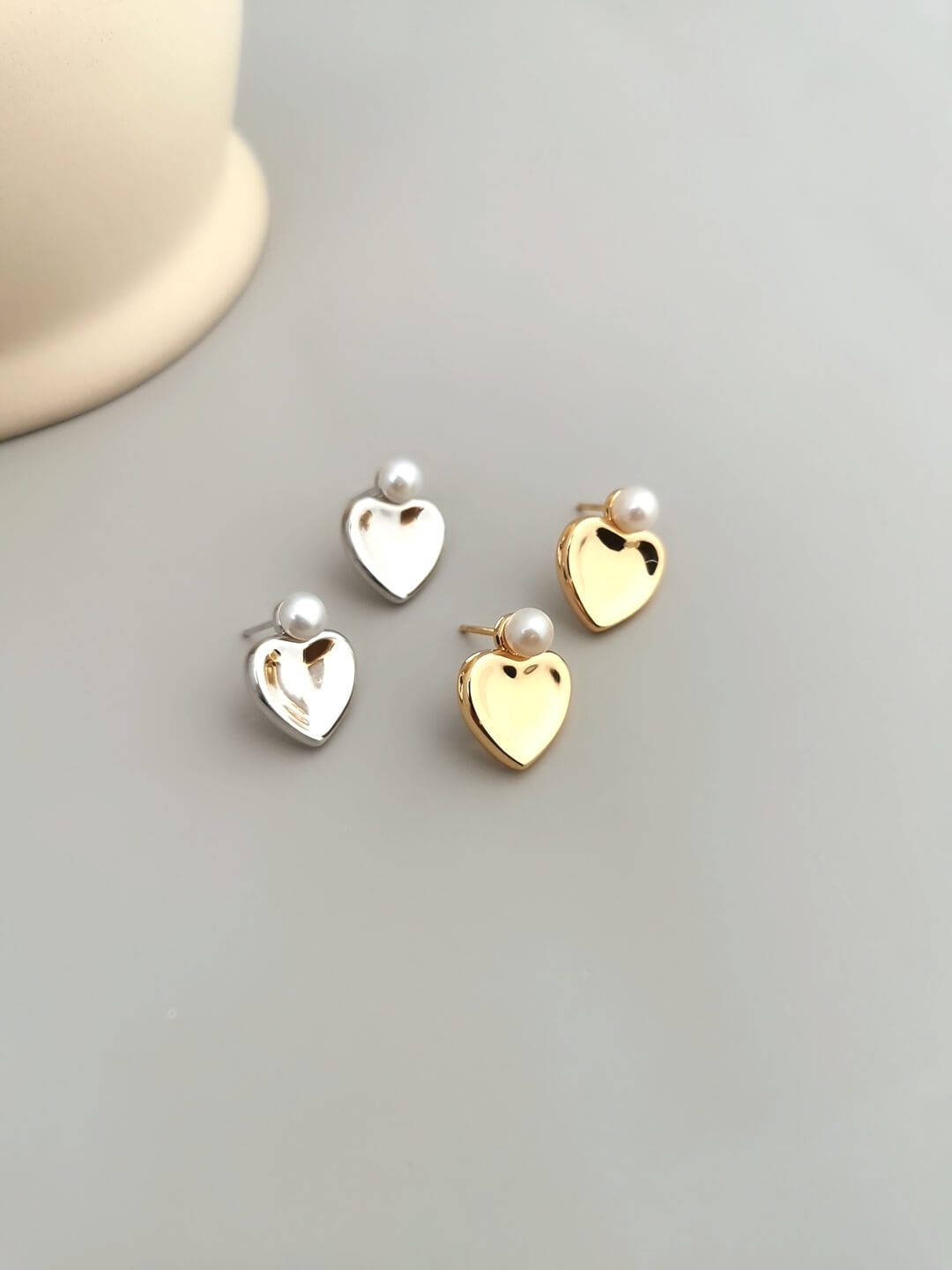 Lilyvot Jewelry Winni Dainty Heart Earrings_0