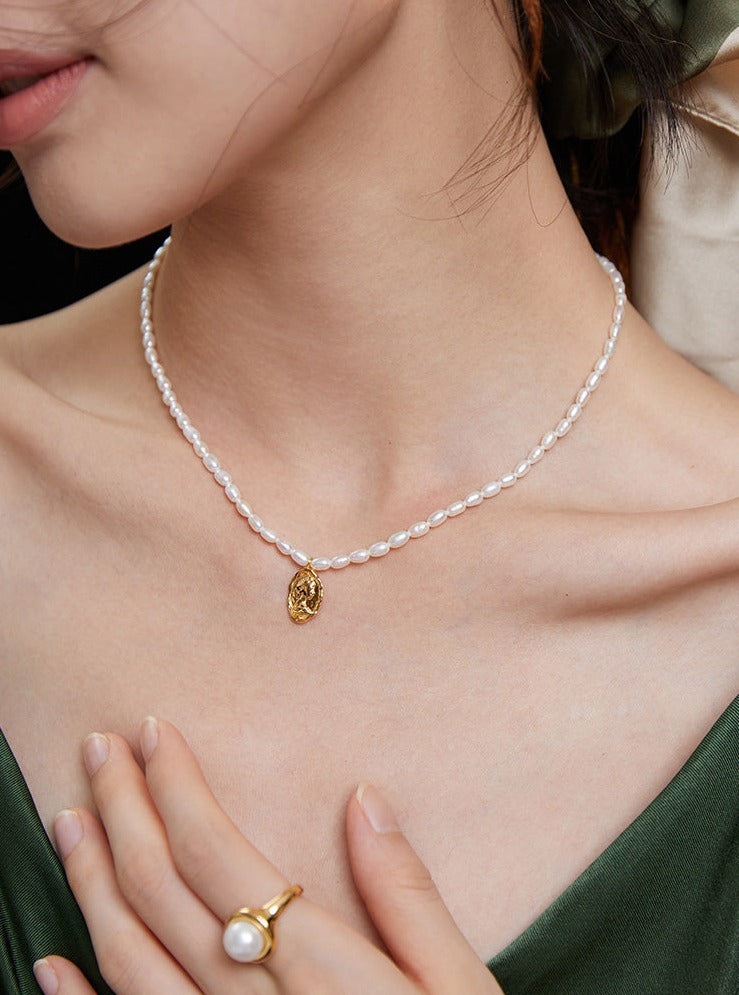 Lilyvot Jewelry Elena Pearl Dainty Oval Necklace_2