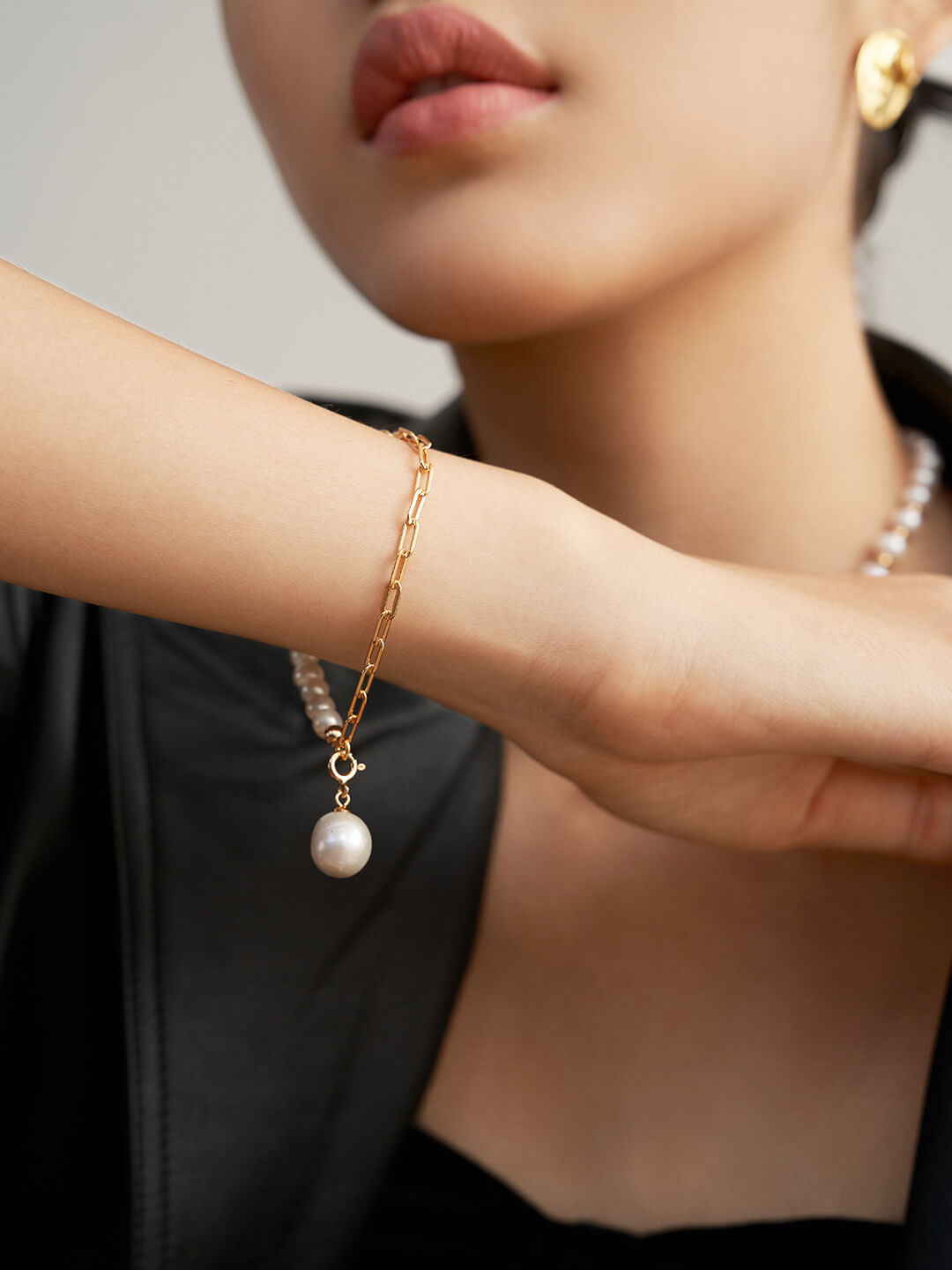 Lilyvot Jewelry Jenna Half Chain Half Pearl Pendant Bracelet_3
