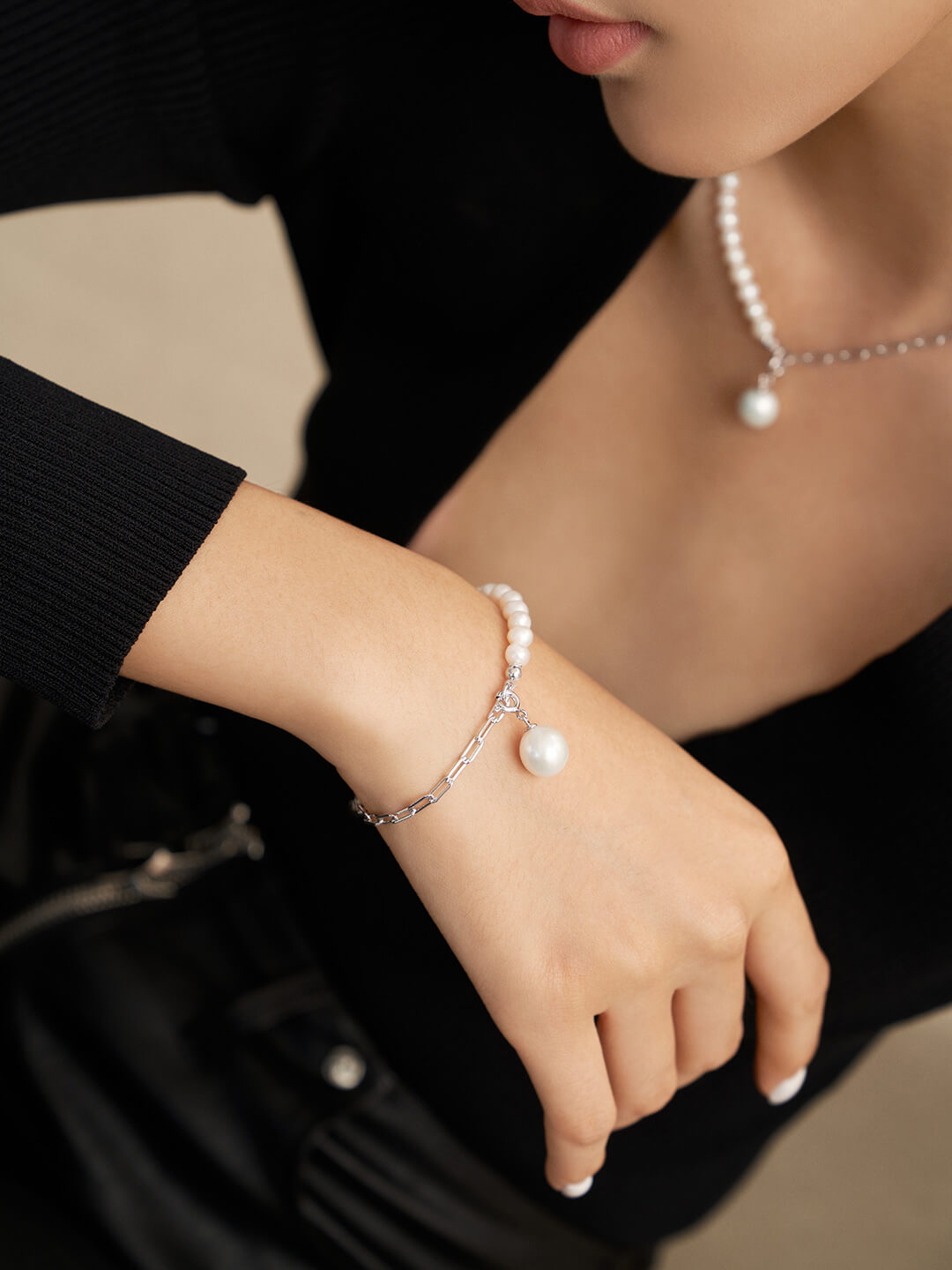Lilyvot Jewelry Jenna Half Chain Half Pearl Pendant Bracelet_2